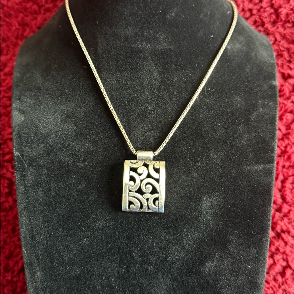 Elegant Silver Pendant Necklace